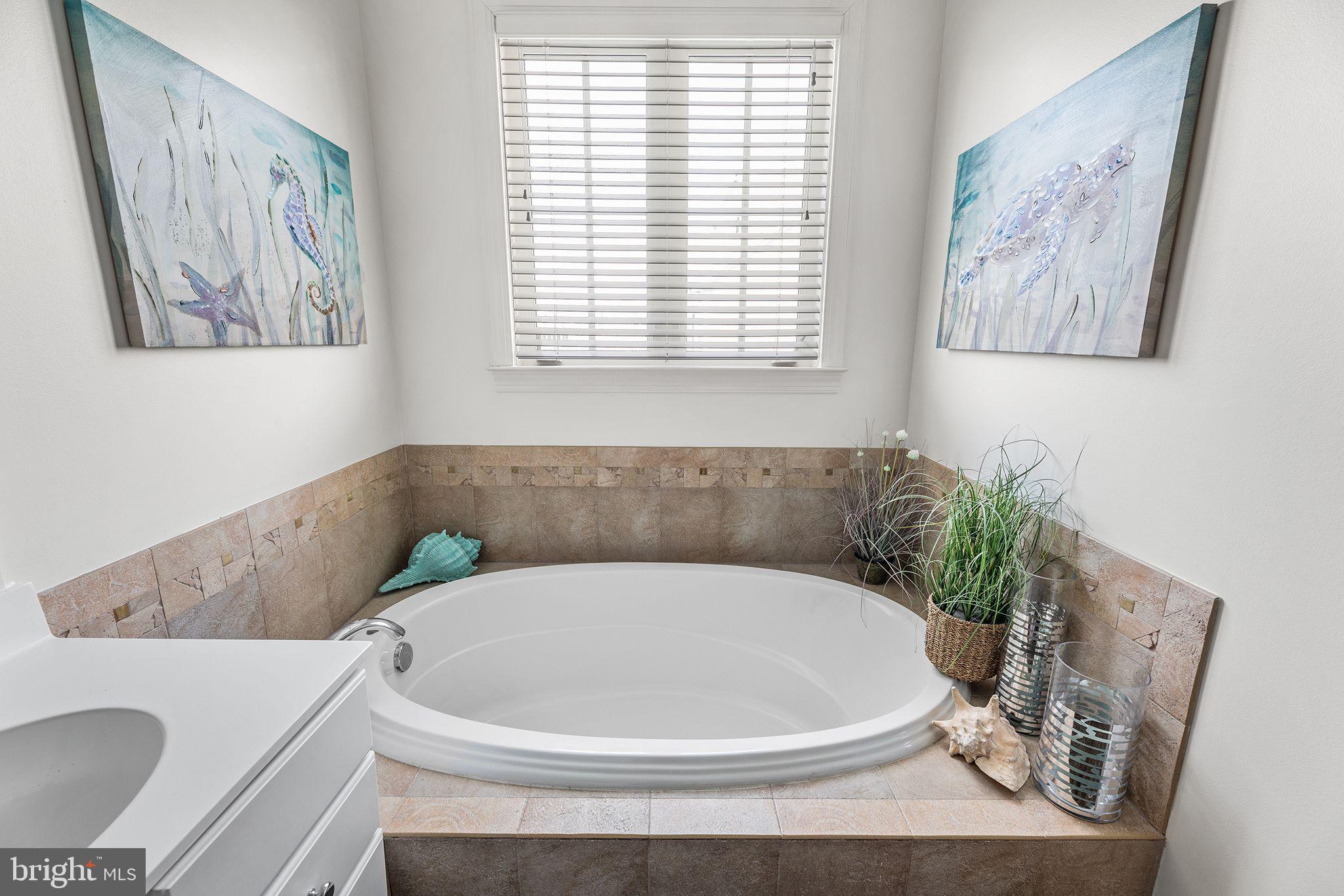 19 FOUNTAIN DRIVE W 19U