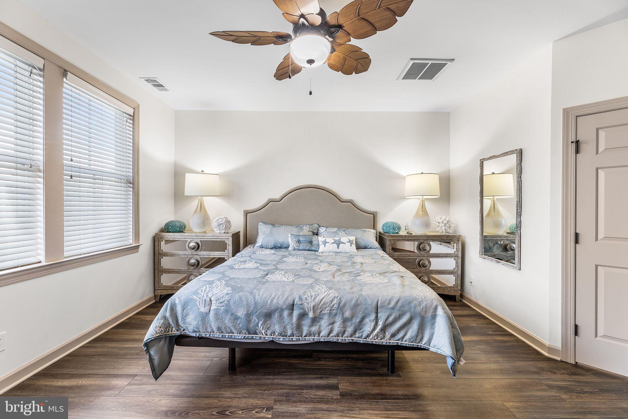 19 FOUNTAIN DRIVE W 19U