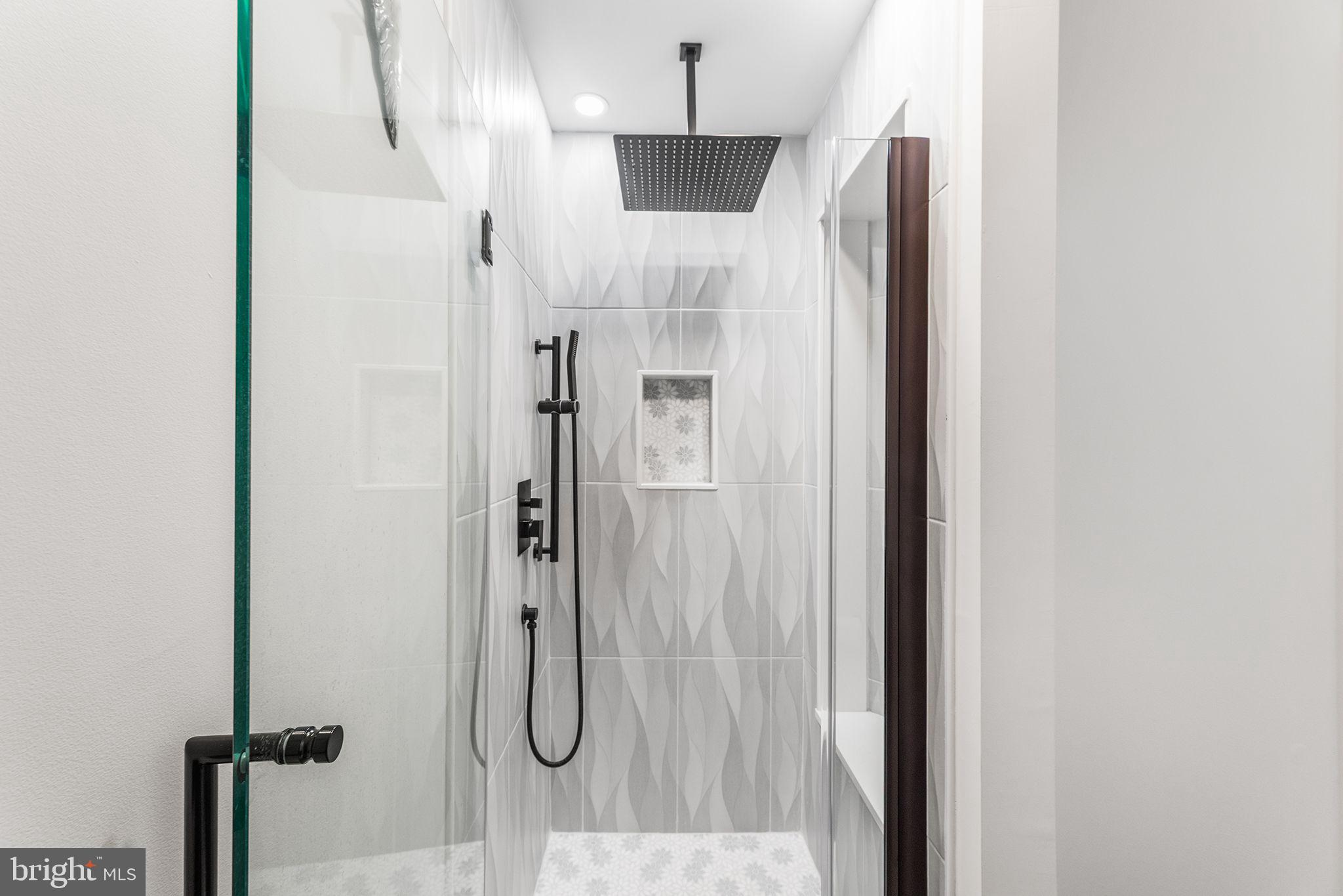 19 FOUNTAIN DRIVE W 19U