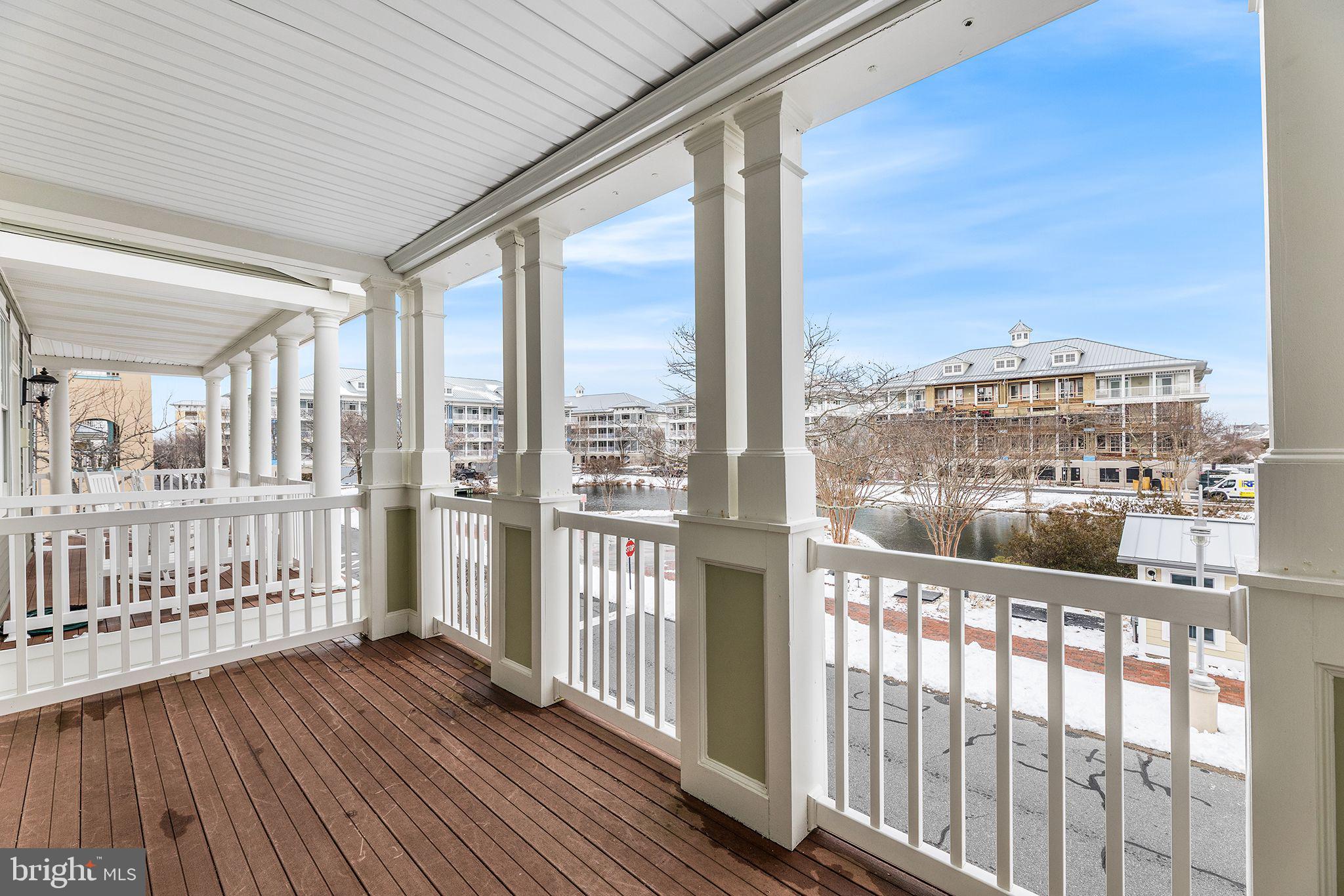 19 FOUNTAIN DRIVE W 19U