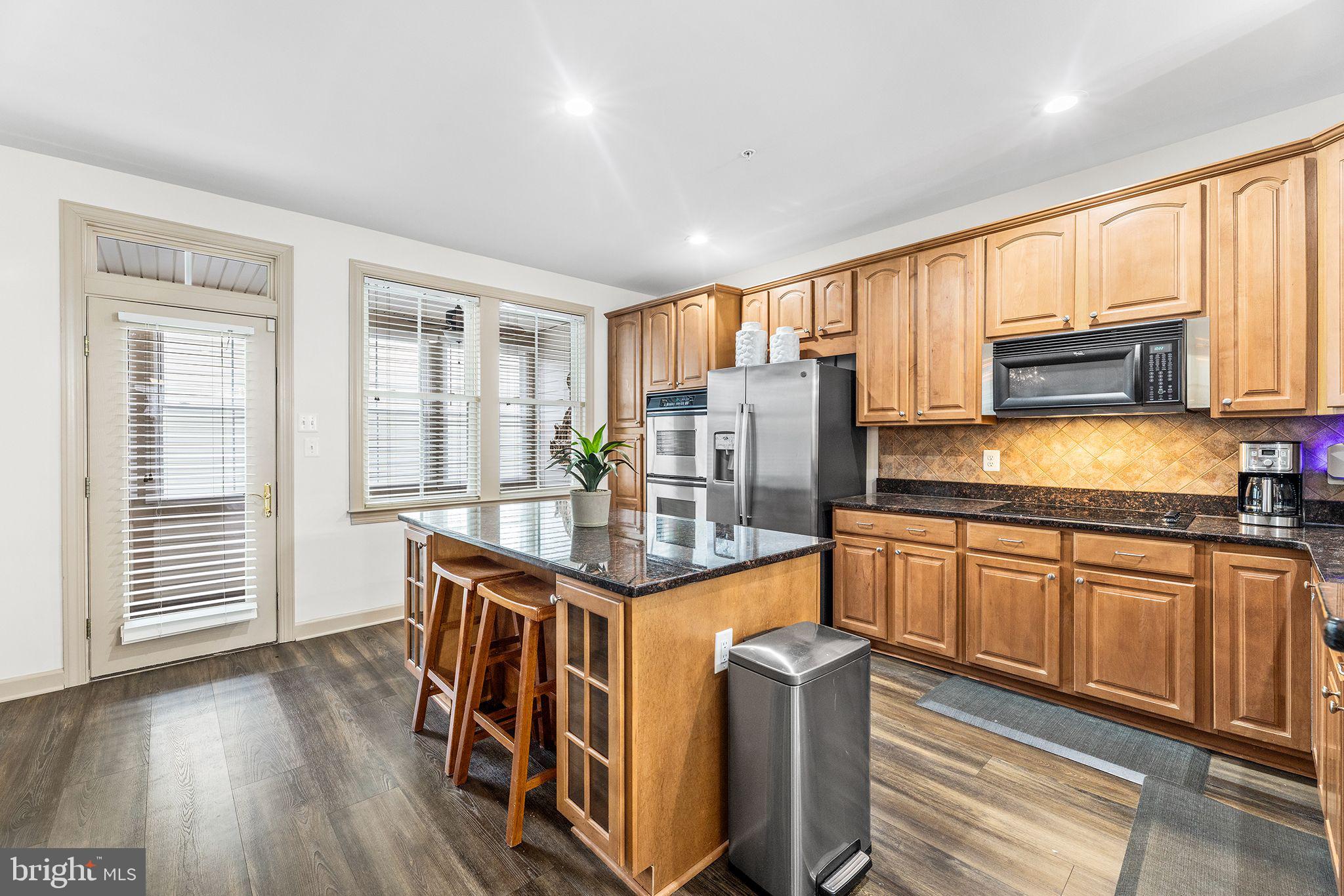 19 FOUNTAIN DRIVE W 19U