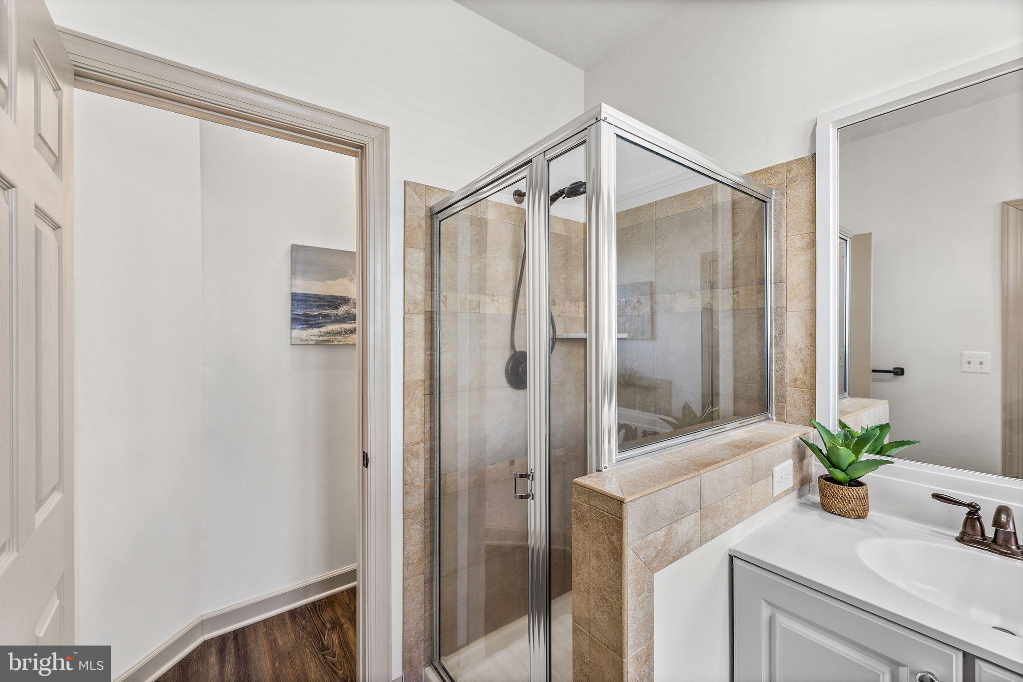 19 FOUNTAIN DRIVE W 19U