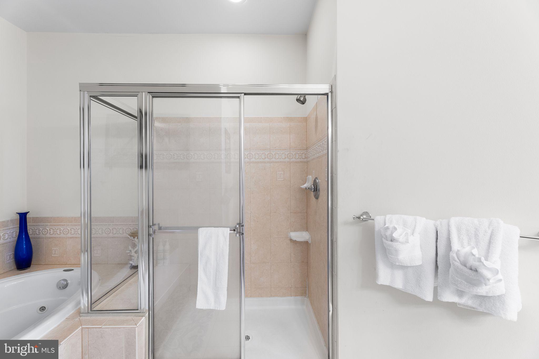 6 HIDDEN COVE WAY 5E