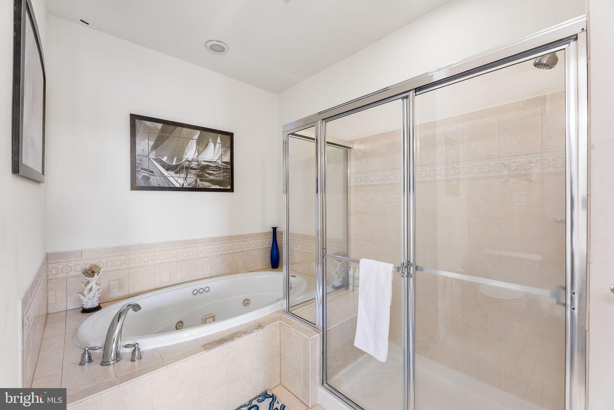 6 HIDDEN COVE WAY 5E