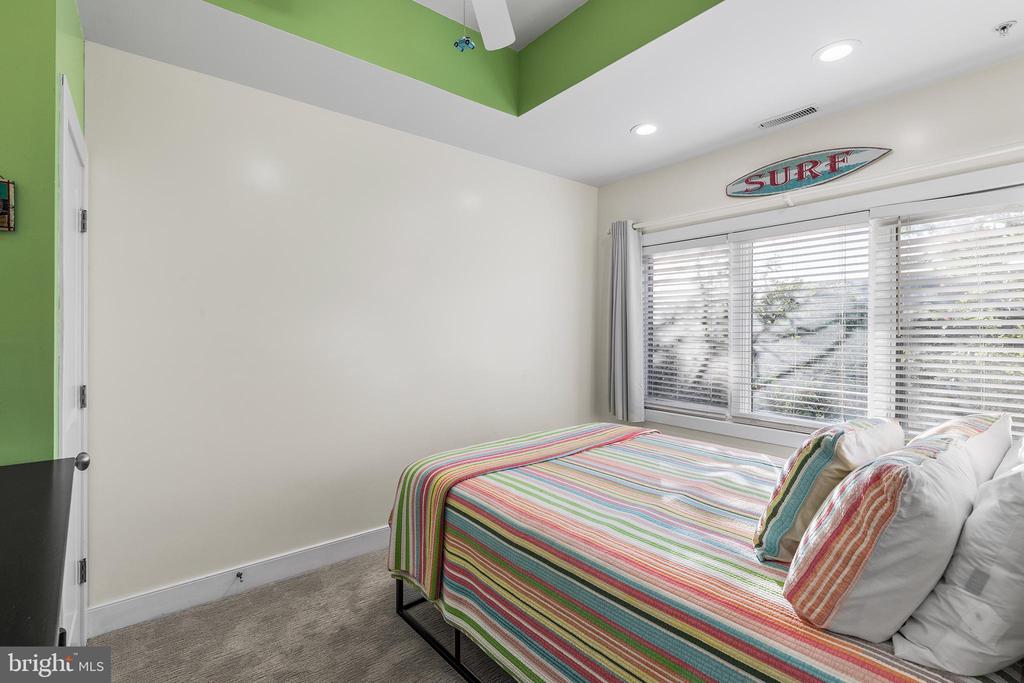 11 54TH STREET 203
