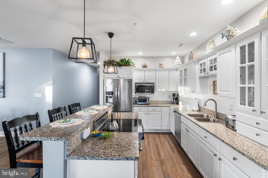 11 54TH STREET 203