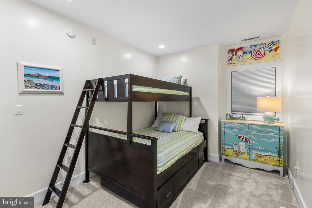 11 54TH STREET 203