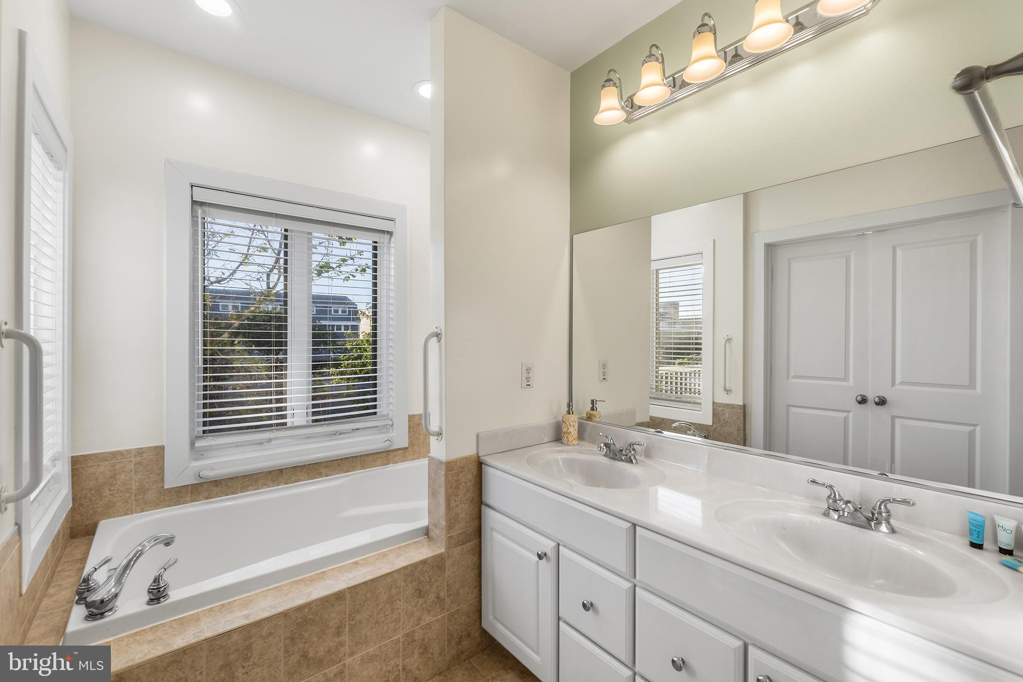 11 54TH STREET 203