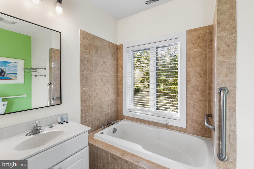 11 54TH STREET 203