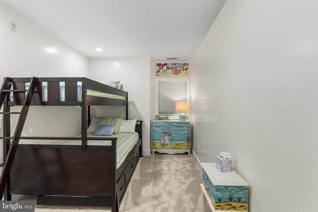 11 54TH STREET 203