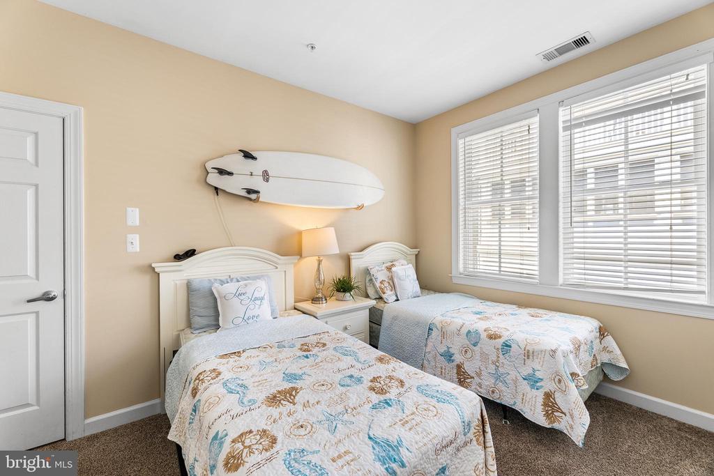 5 BEACH SIDE MEWS