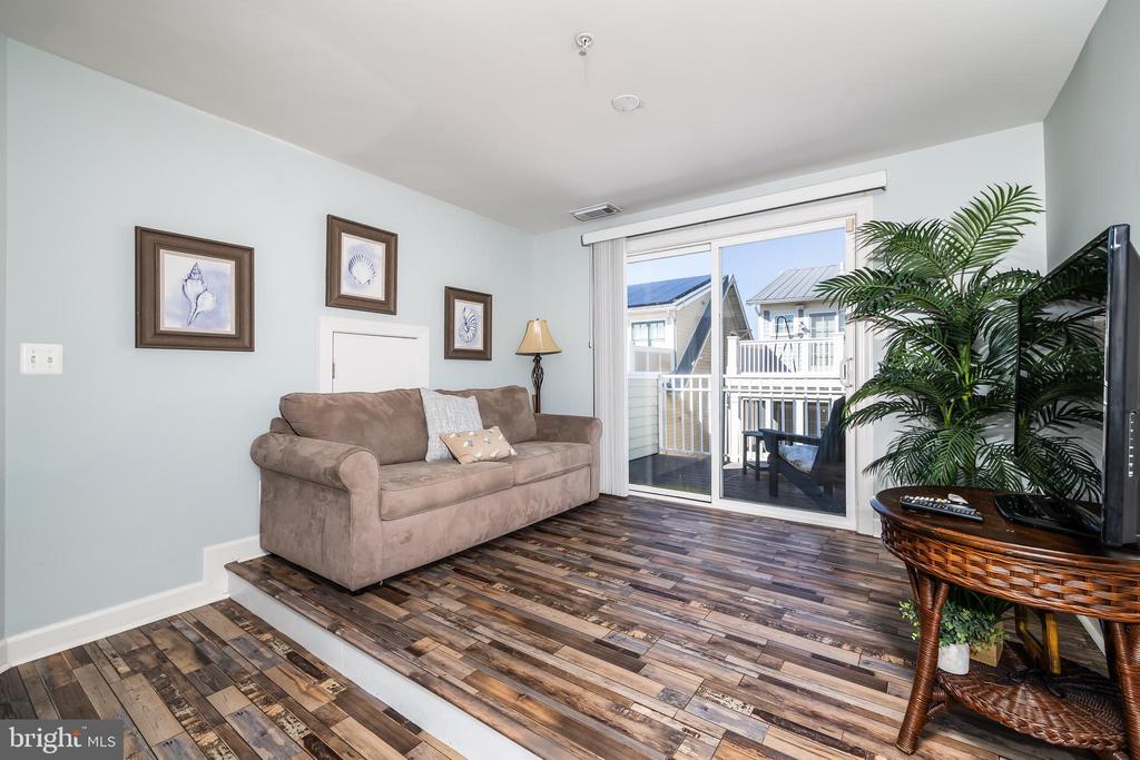 5 BEACH SIDE MEWS