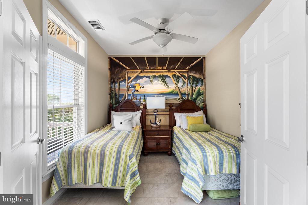 5 BEACH SIDE MEWS