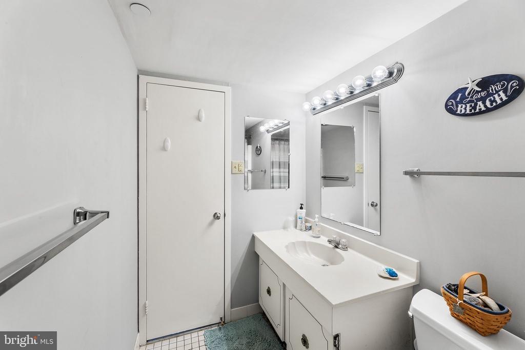 13100 COASTAL HIGHWAY Unit: 201002