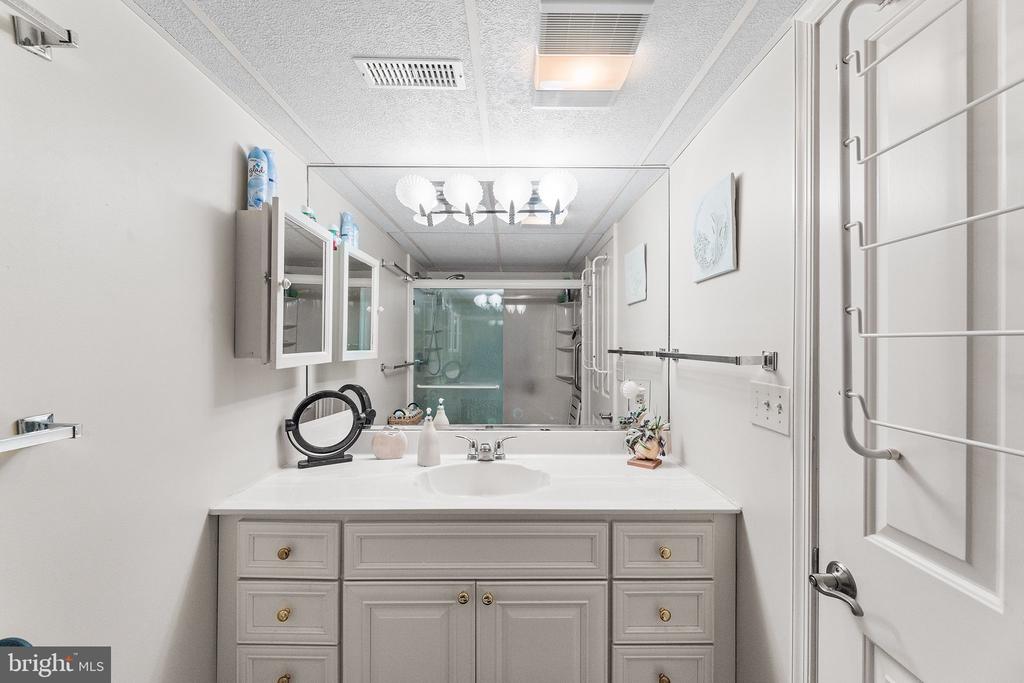 6401 ATLANTIC AVENUE Unit: 404