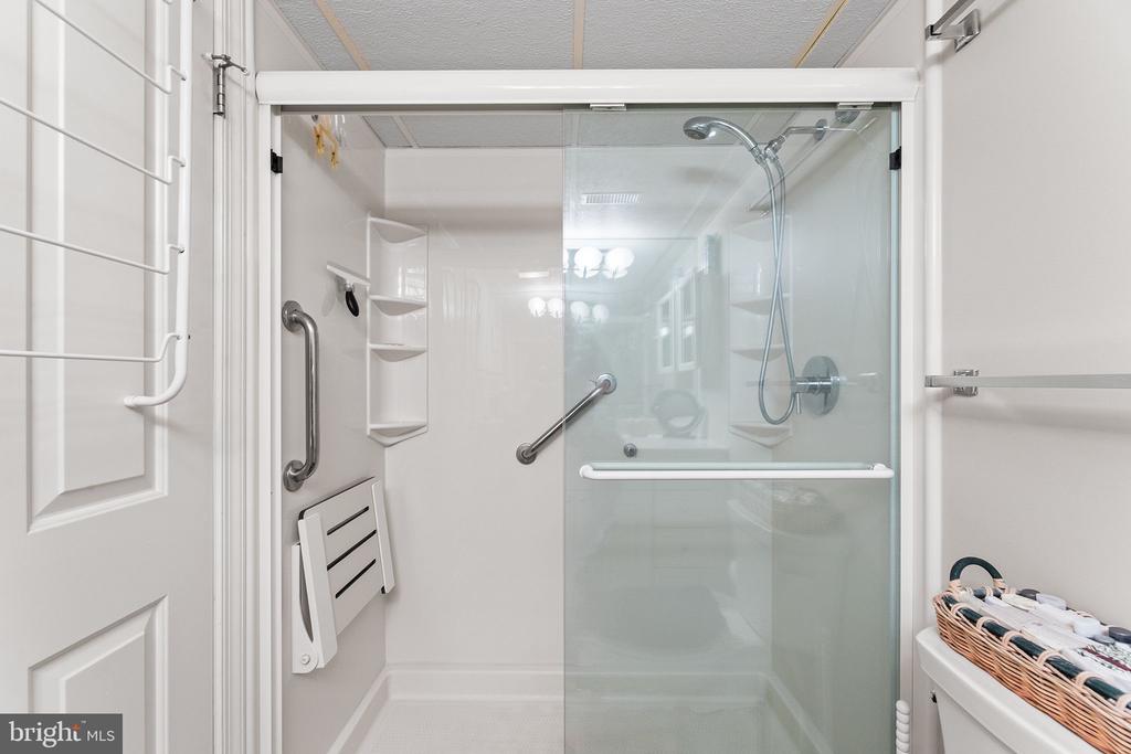 6401 ATLANTIC AVENUE Unit: 404