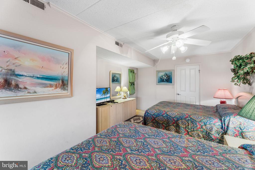 6401 ATLANTIC AVENUE Unit: 404