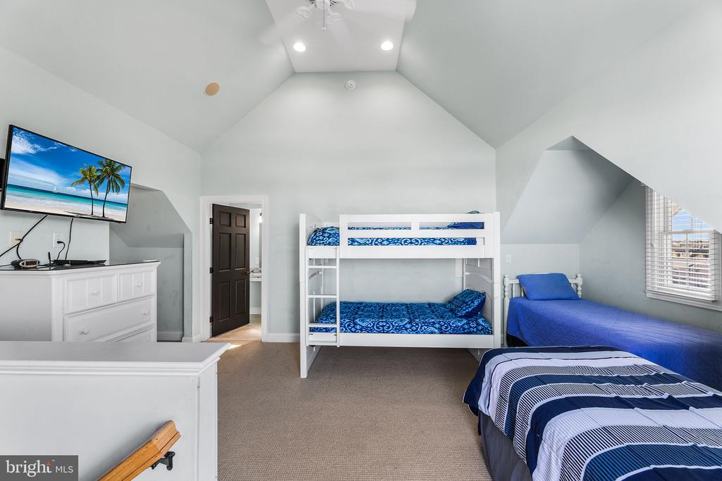 103 WILMINGTON LANE Unit: 5