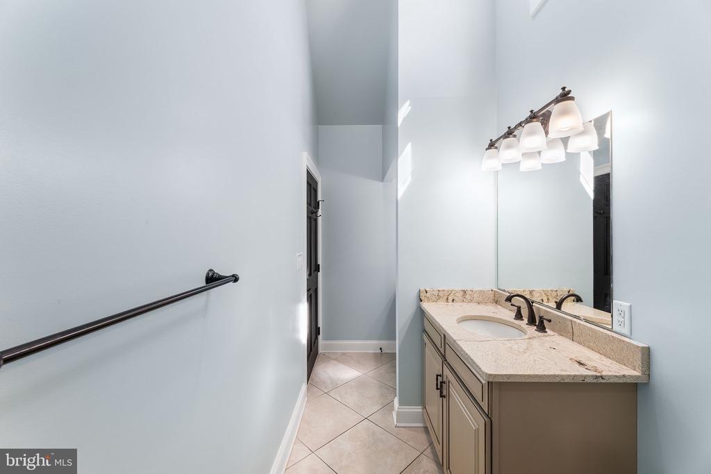 103 WILMINGTON LANE Unit: 5