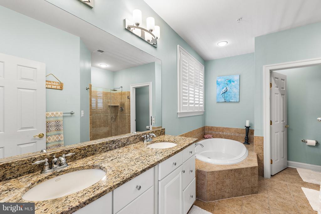 10 SHORE POINT DRIVE