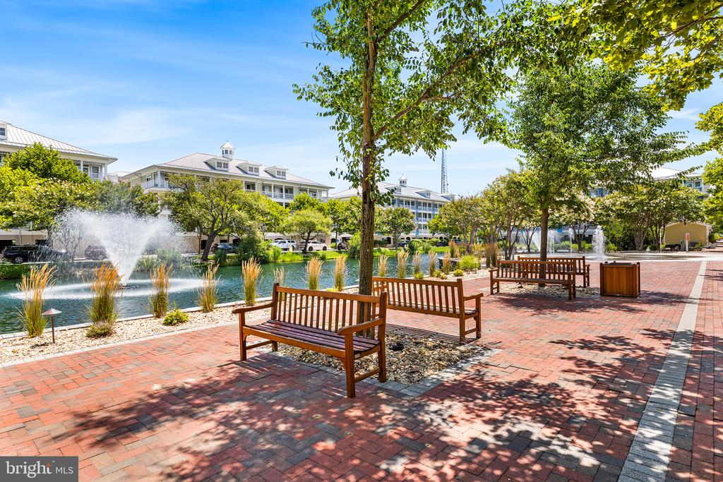 10 SHORE POINT DRIVE