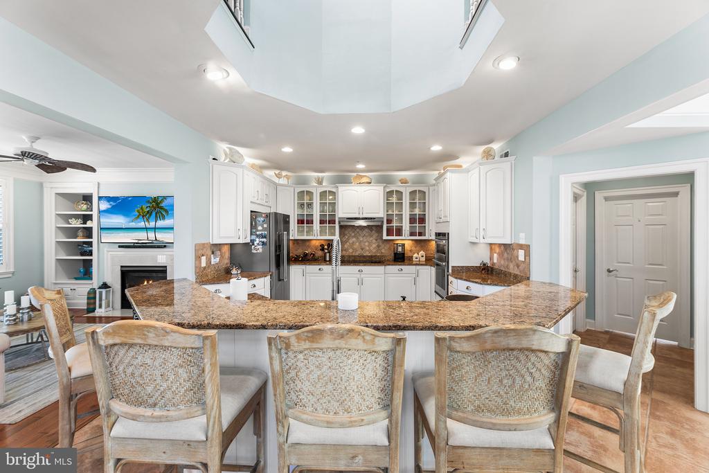 10 SHORE POINT DRIVE