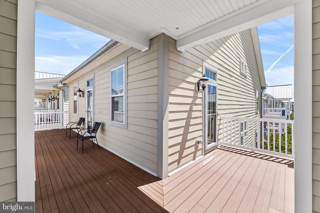 10 SHORE POINT DRIVE