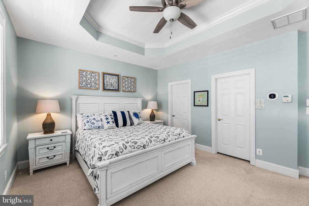 10 SHORE POINT DRIVE