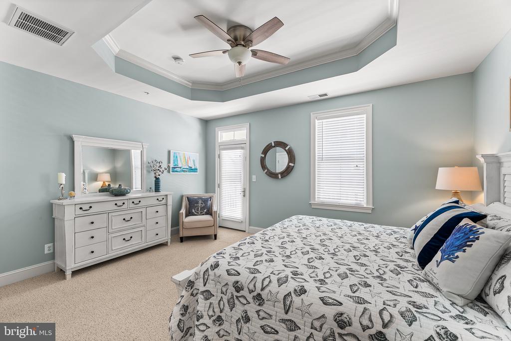 10 SHORE POINT DRIVE
