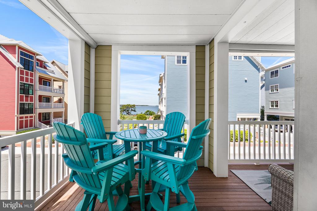 10 SHORE POINT DRIVE