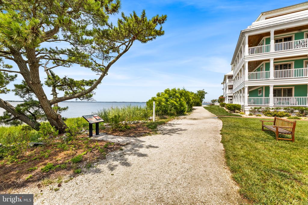 10 SHORE POINT DRIVE