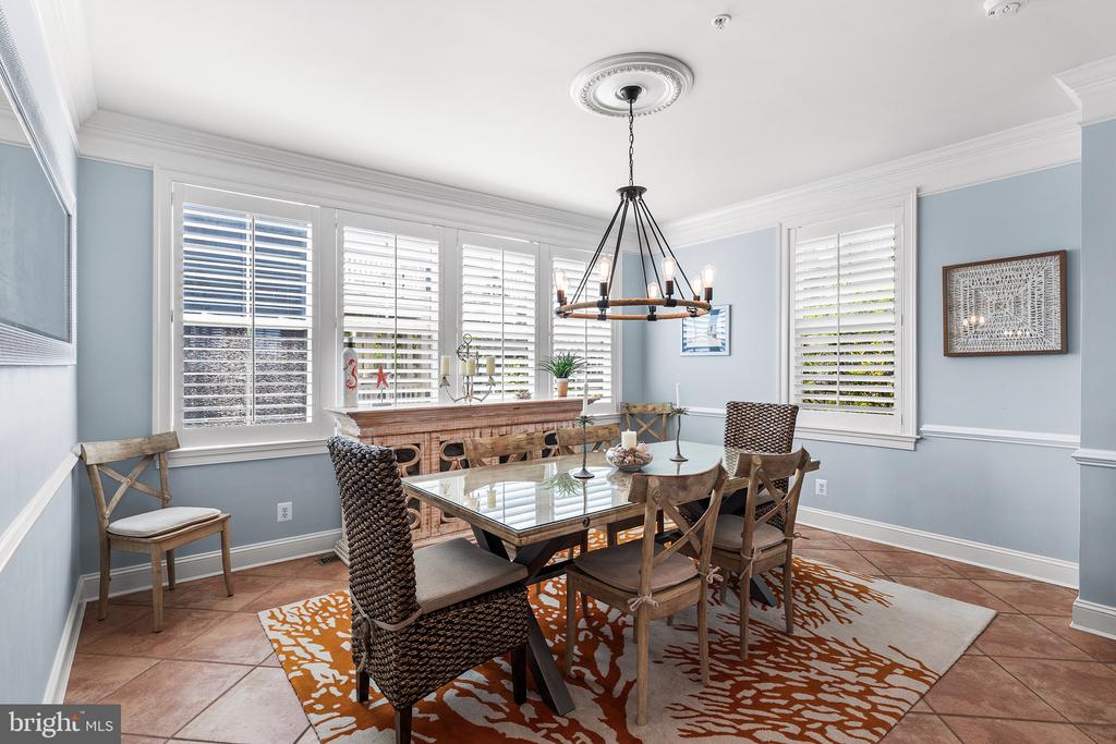 10 SHORE POINT DRIVE