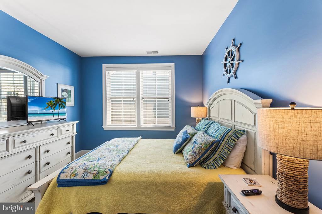 10 SHORE POINT DRIVE