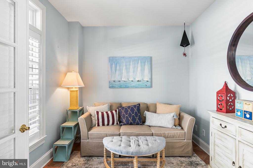 10 SHORE POINT DRIVE