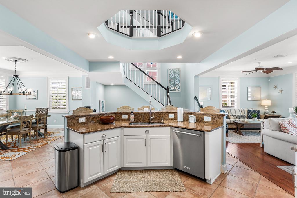 10 SHORE POINT DRIVE