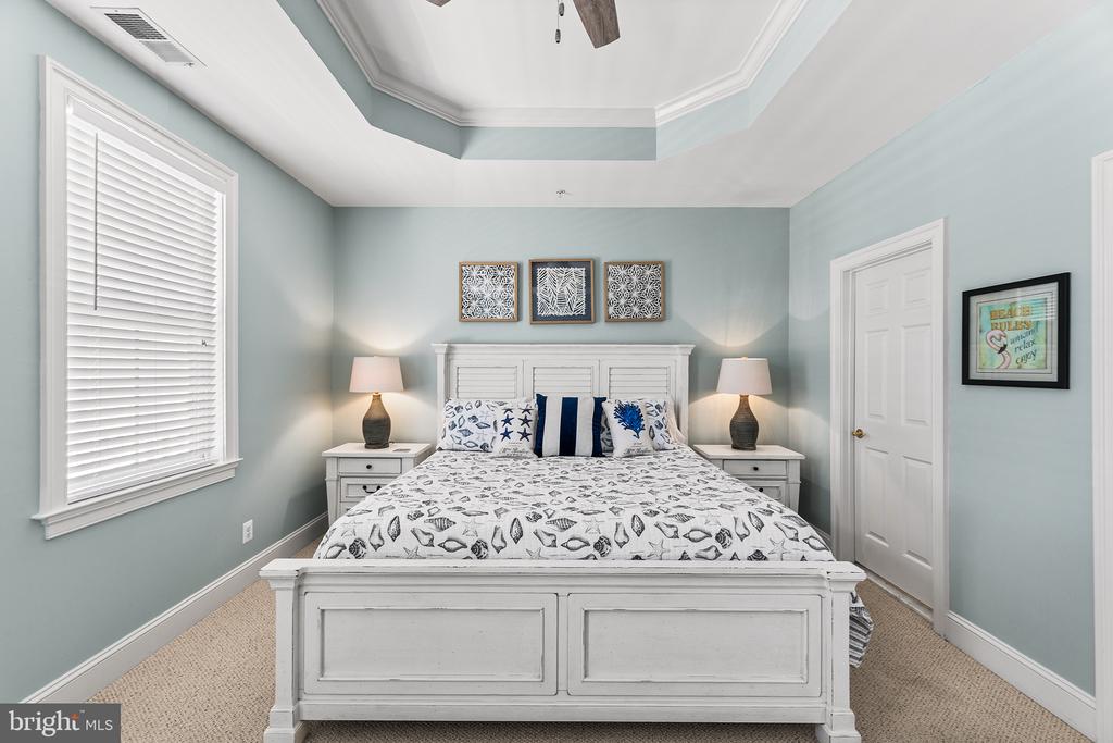 10 SHORE POINT DRIVE