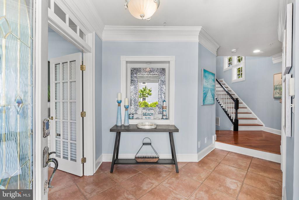 10 SHORE POINT DRIVE