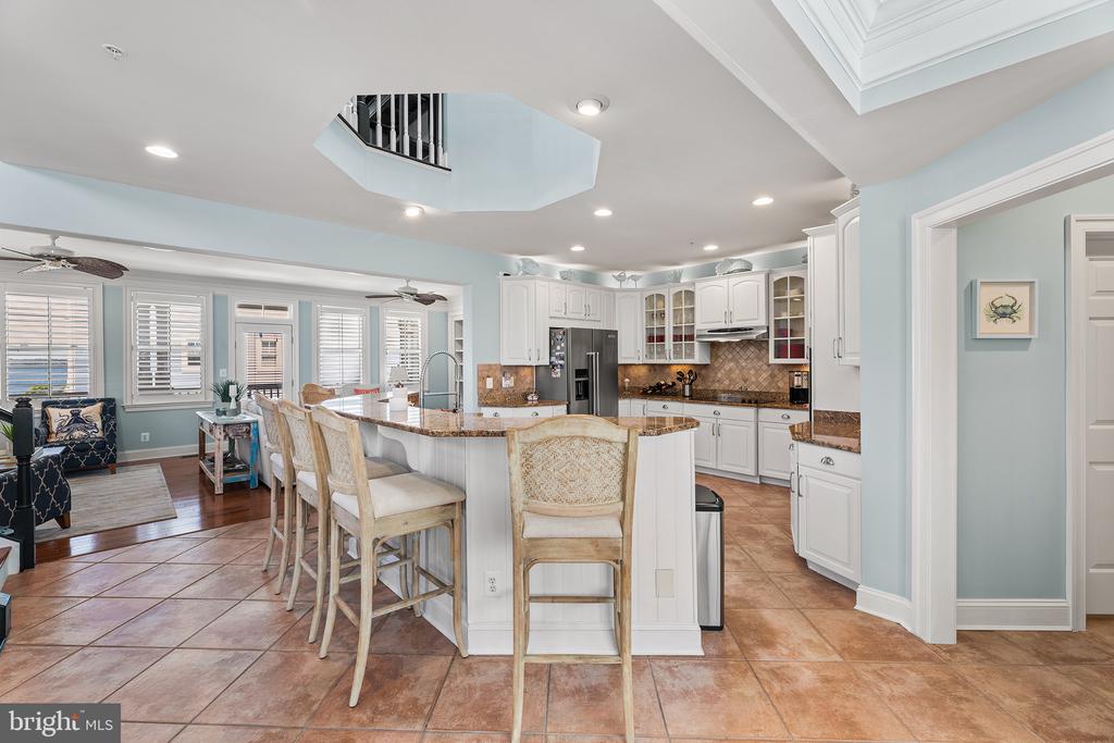 10 SHORE POINT DRIVE