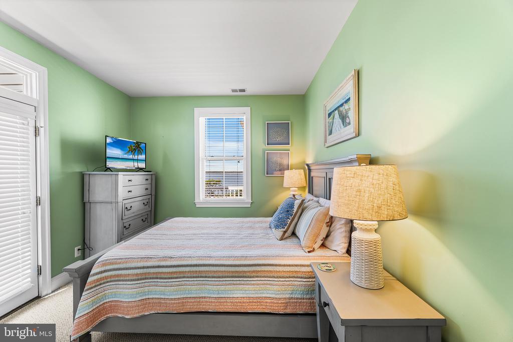 10 SHORE POINT DRIVE