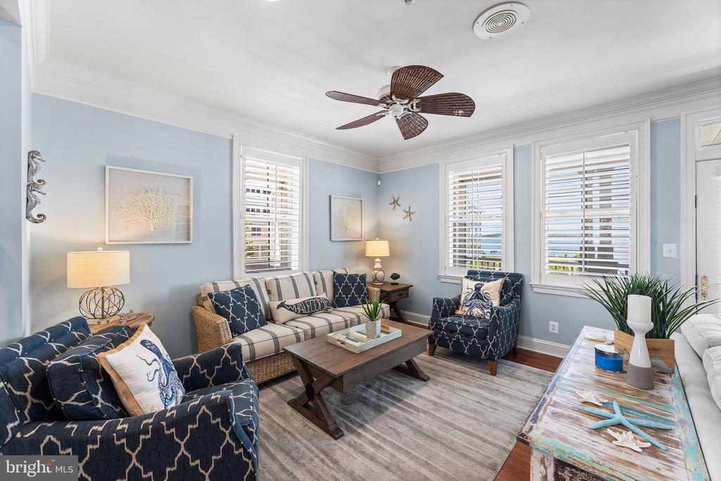 10 SHORE POINT DRIVE