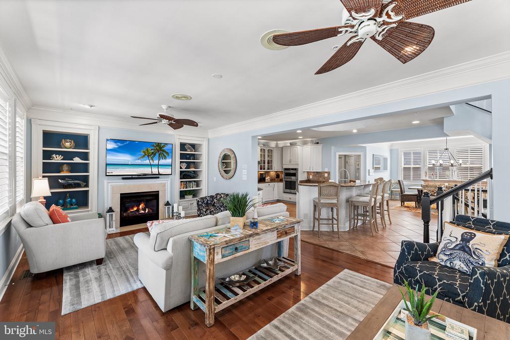10 SHORE POINT DRIVE