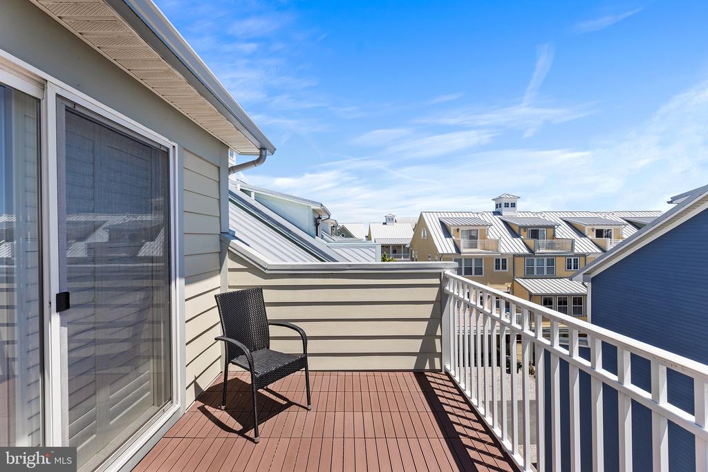 10 SHORE POINT DRIVE