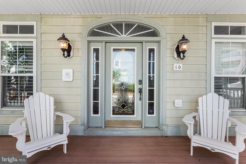 10 SHORE POINT DRIVE
