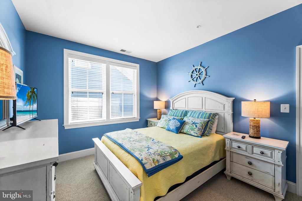 10 SHORE POINT DRIVE