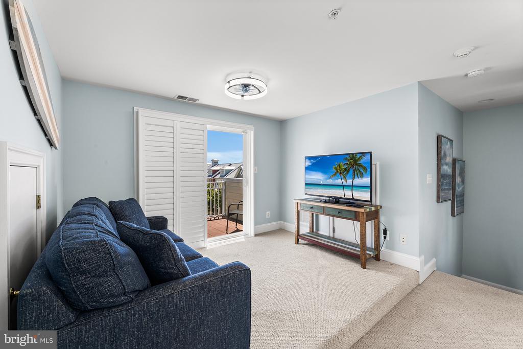 10 SHORE POINT DRIVE