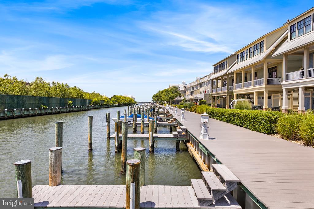 10 SHORE POINT DRIVE