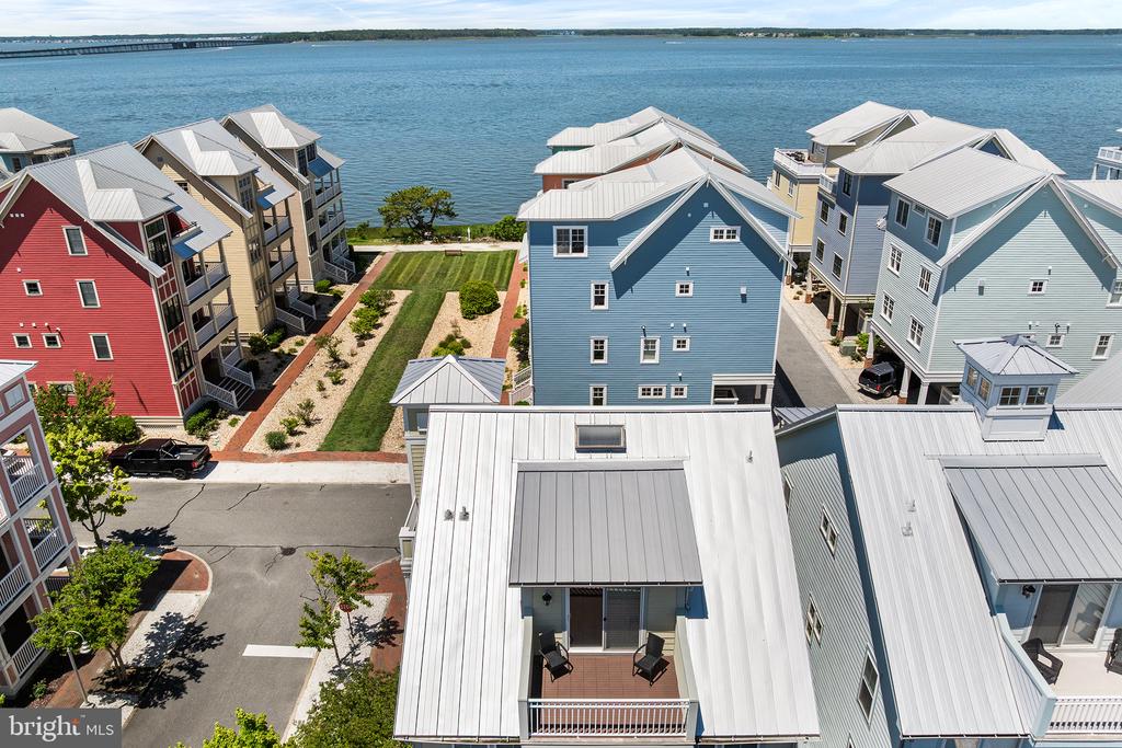 10 SHORE POINT DRIVE