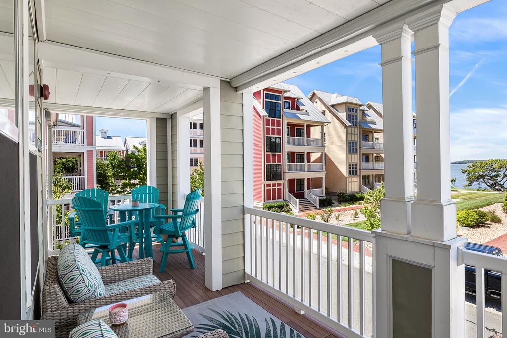 10 SHORE POINT DRIVE