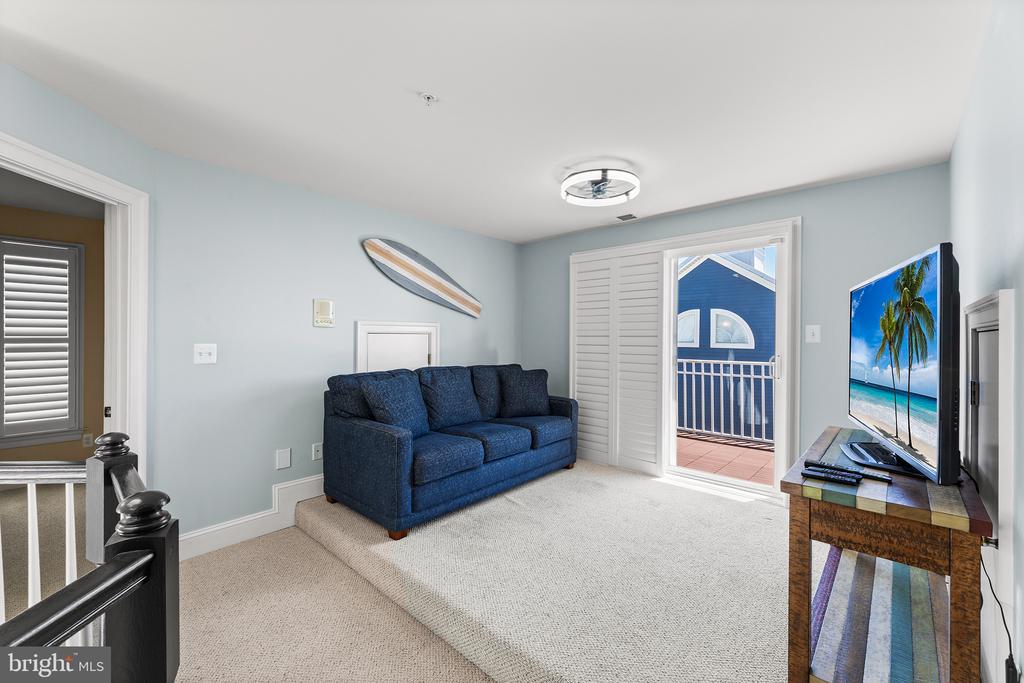 10 SHORE POINT DRIVE