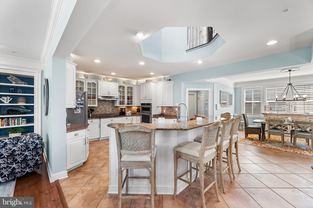 10 SHORE POINT DRIVE